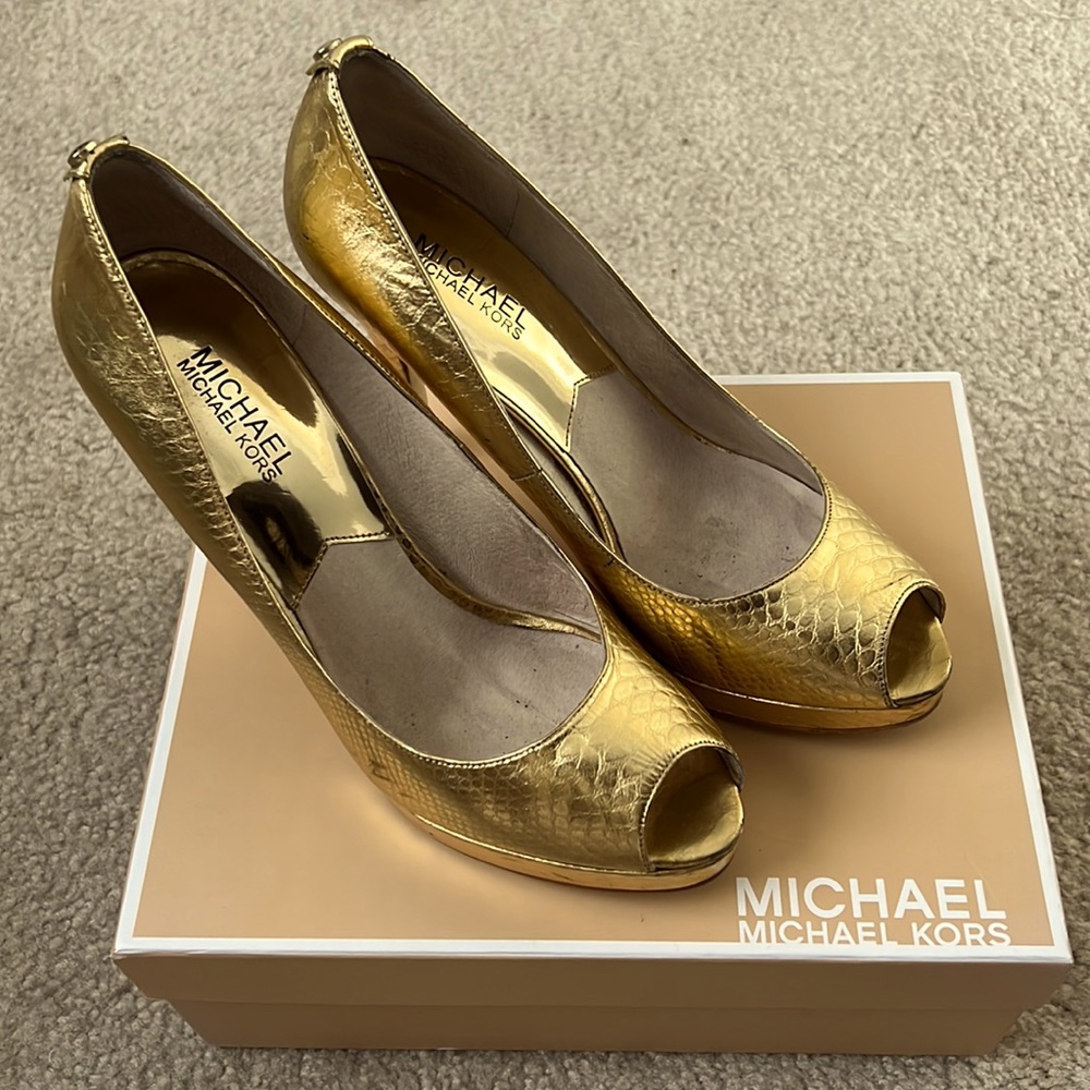 MICHAEL Michael Kors platform peep toe pumps